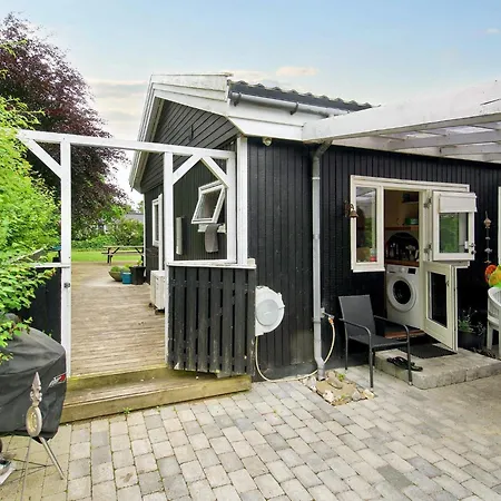 5 Person In Gilleleje-by Traum *