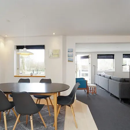 5 Person In Gilleleje-by Traum *